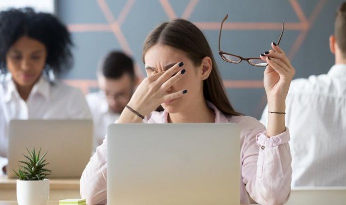 Ekran Başında Saatler Geçirenler Dikkat: Göz Yorgunluğuna Karşı 20-20-20 Formülü