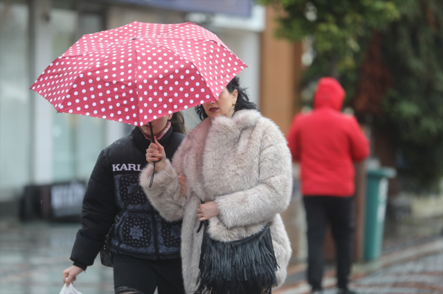 Meteoroloji’den Uyarı: Yağışlı Sistem 4 Gün Sürebilir, Sıcaklıklar Düşüyor