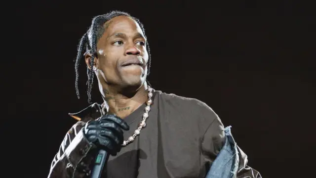 Travis Scott Konseri Sosyal Medyada Gündem Oldu: İzleyicilerden Süre ve Performans Eleştirisi
