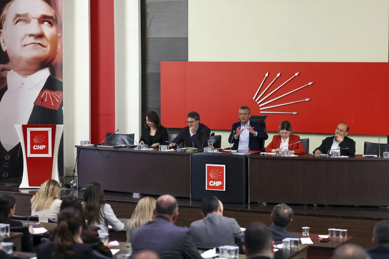 CHP’de Kritik Gün: 28 Parti Meclisi Üyesi İstifa Etti